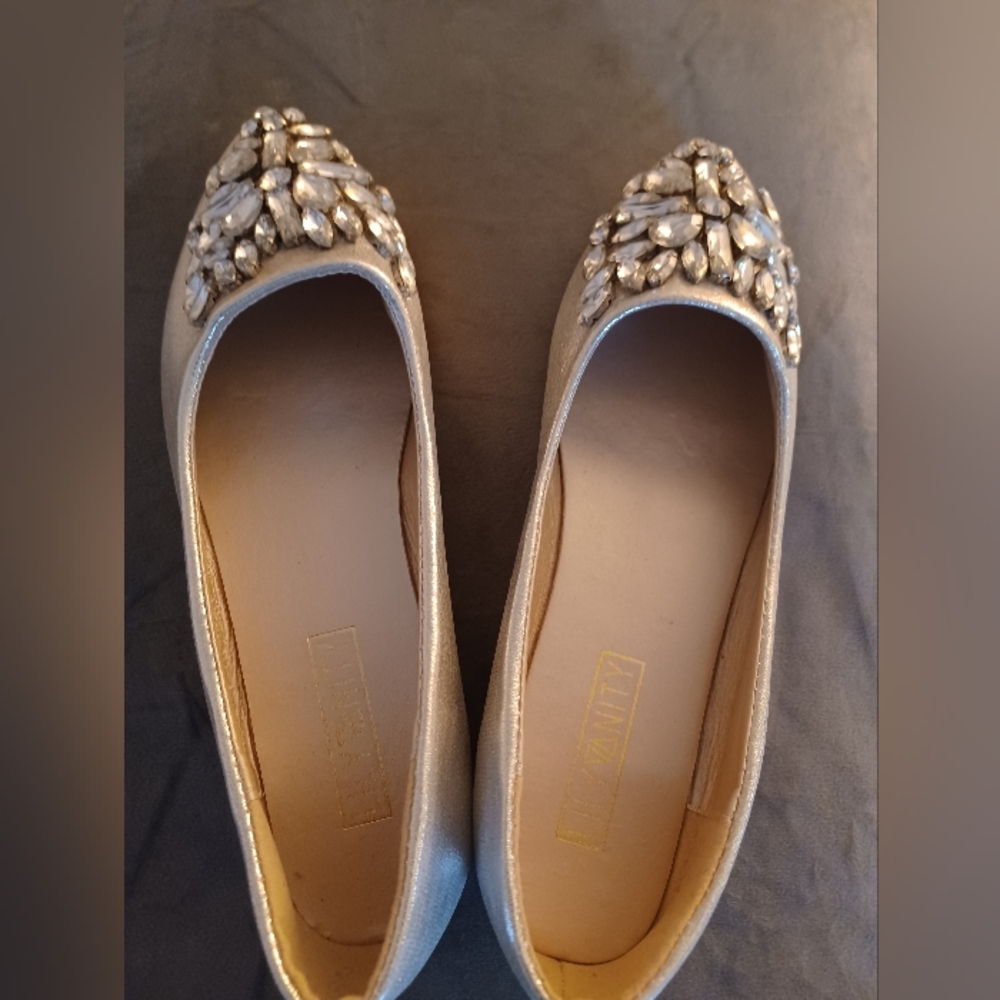 Womens Silver Flat Shoes Size 9.5 With Rinstones On Top, Brand Name Lily Vanity